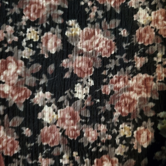 Flower Pattern Top - Picture 5 of 8